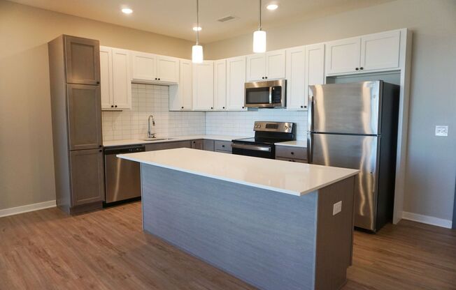 2 beds, 2 baths, 1,045 sqft, $1,599, Unit 223