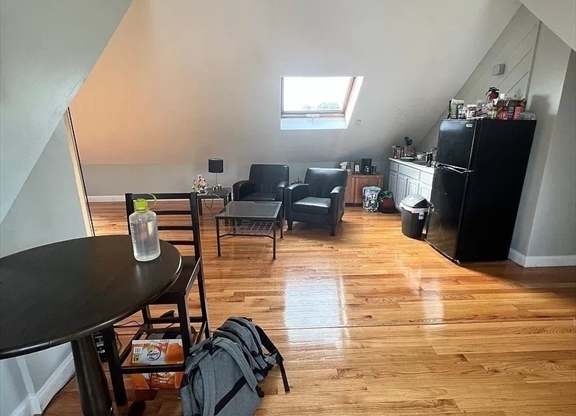 Studio, 1 bath, 500 sqft, $1,750, Unit 4