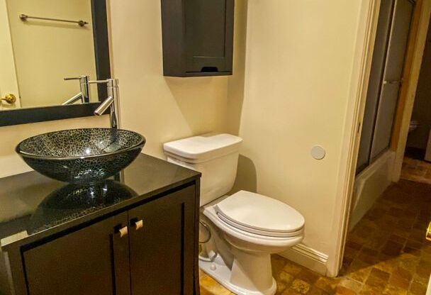 2 beds, 1.5 baths, 994 sqft, $3,895, Unit 06