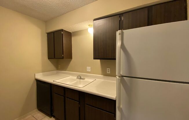 2 Bed/2 Bath Condo On NW Expressway And Wilshire!!! Close To Shopping