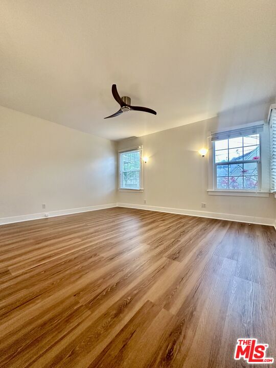 1086 MEADOWBROOK AVE