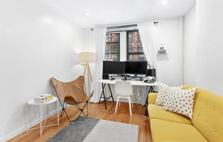 82 E 7 ST