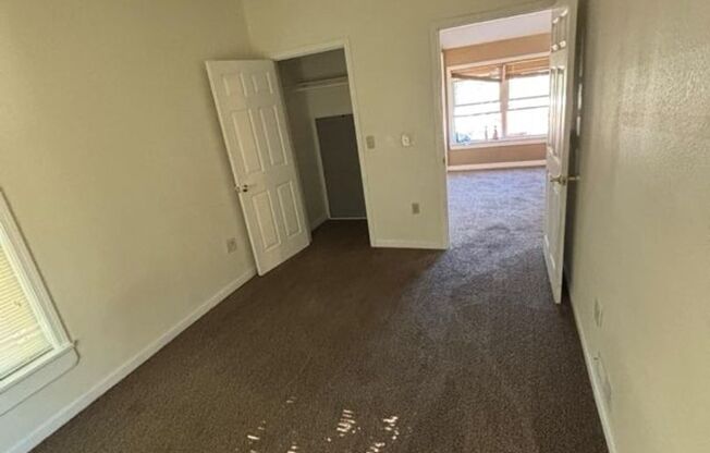 2 beds, 1 bath, $900, Unit 3728 Torrance Drive