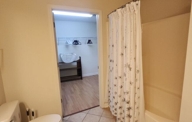 2 beds, 2 baths, $1,650, Unit Unit 207