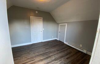 2 beds, 1 bath, $900