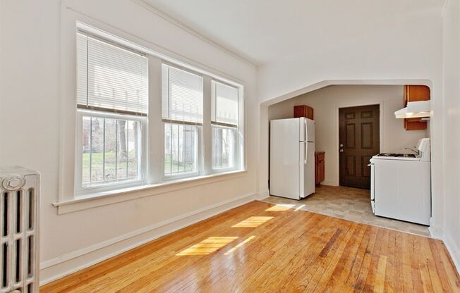 11932 S Stewart
