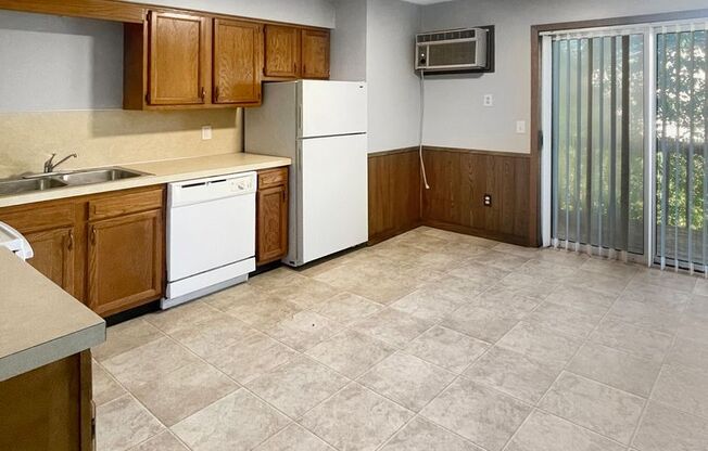 2 beds, 1 bath, $1,150, Unit #3