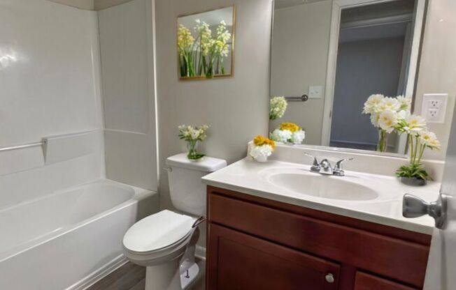 2 beds, 1 bath, 800 sqft, $1,599, Unit 812-21-202E