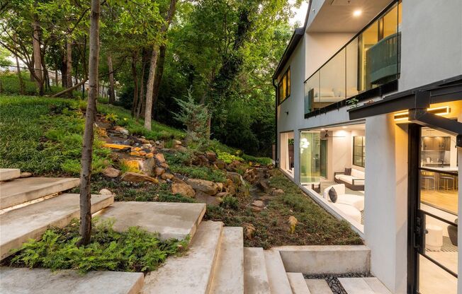 4280 Shorecrest Drive