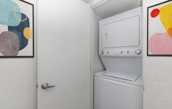2 beds, 1 bath, 800 sqft, $1,549, Unit 112