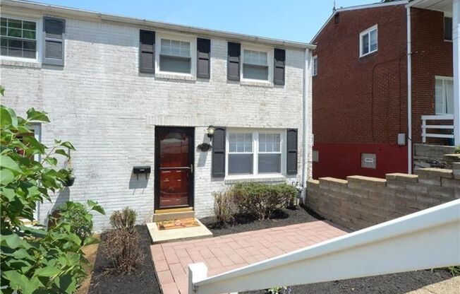 Two Bedroom in Castle Shannon! Central air - Garage - Laundry!