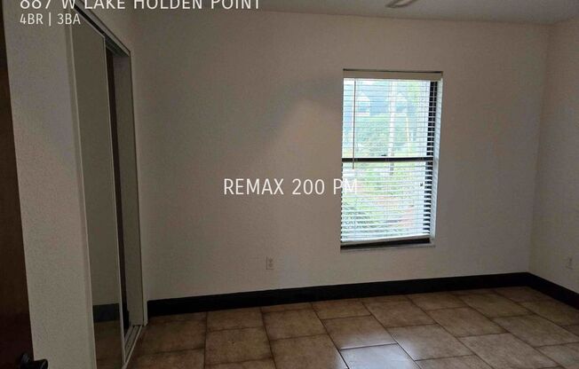 887 W LK HOLDEN PT
