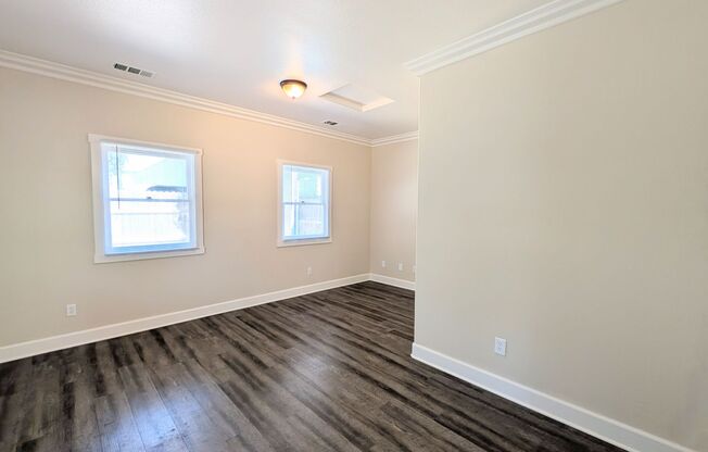 GREAT DOWNTOWN LOCATION!! GATED PARKING!