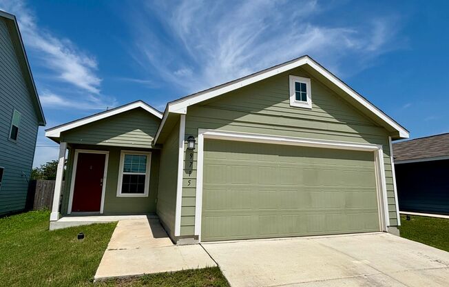 BEAUTIFUL 4BR/2BA - 1627 SF - WATERWHEEL!