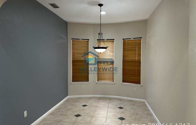 2555 CRESTMORE CIR