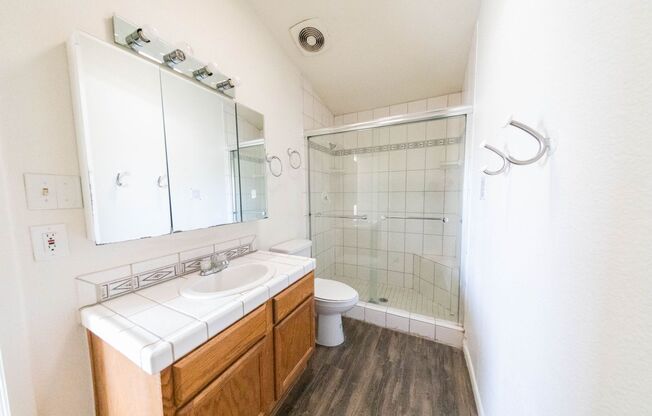 5 beds, 2 baths, $3,495