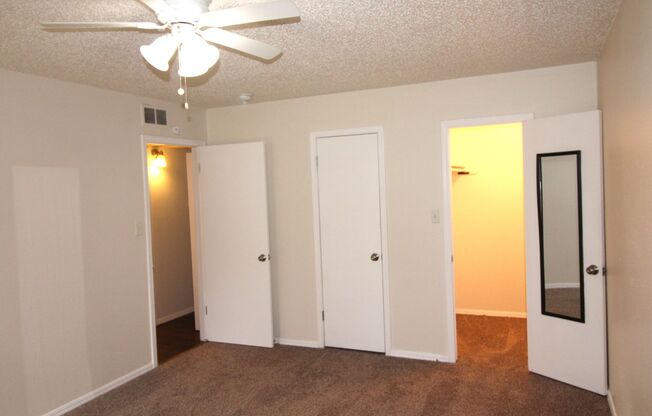 2 beds, 1 bath, 975 sqft, $925, Unit 999