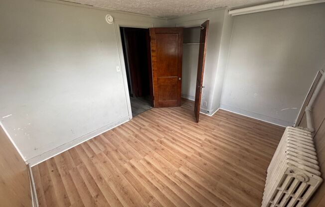 1 bed, 1 bath, $600, Unit #E