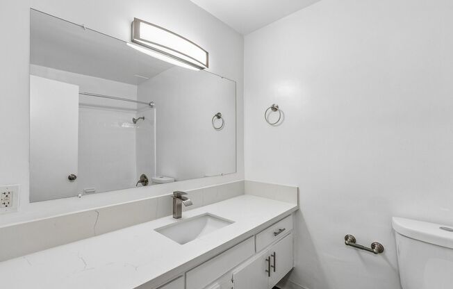 Studio, 1 bath, 615 sqft, $1,998, Unit 220
