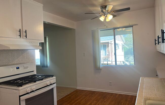 2 beds, 1 bath, 900 sqft, $1,950, Unit 319-7