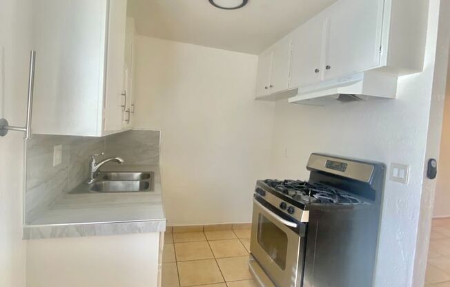 2430 Linden Ave., Long Beach