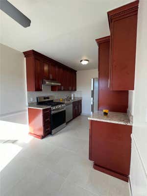 2 beds, 1 bath, $2,800, Unit 3