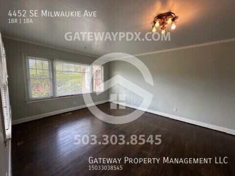 4452 SE MILWAUKIE AVE