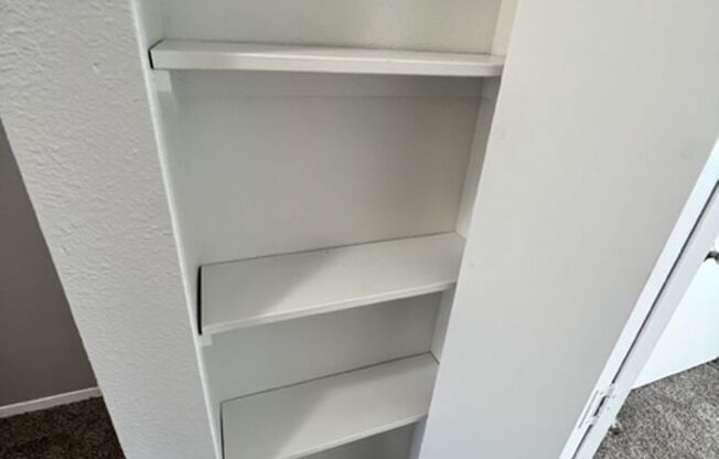 2 beds, 1.5 baths, 916 sqft, $1,090, Unit 10014-5