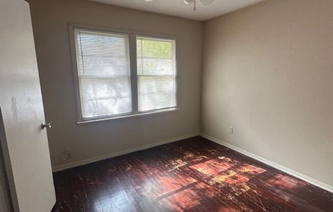 4 beds, 1 bath, $1,195