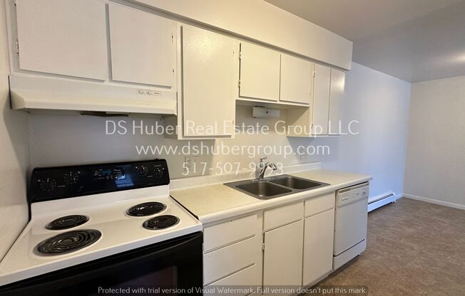 1016 E GREENLAWN