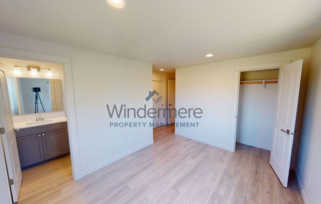 3 beds, 2 baths, 1,064 sqft, $1,895, Unit 1348 Artesia