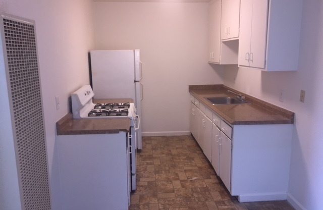 2 beds, 1 bath, 850 sqft, $1,595, Unit 4