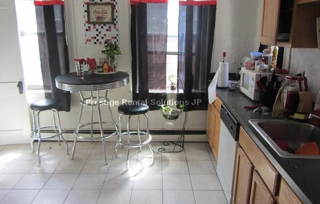 1422 COMMONWEALTH AVE