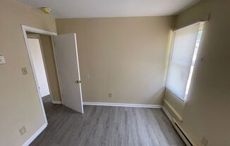 3 beds, 1 bath, $625, Unit 43