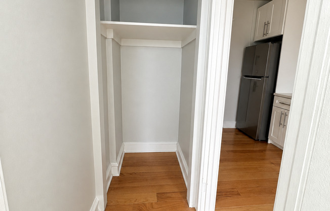 Studio, 1 bath, $1,100, Unit 44