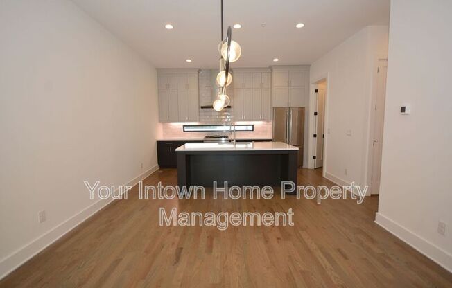 550 N HIGHLAND AVE NE
