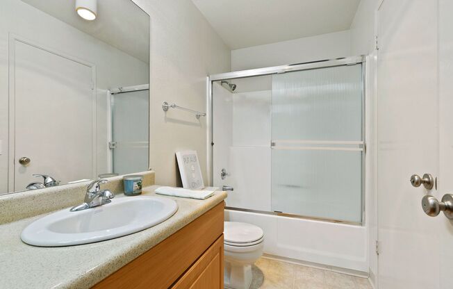 2 beds, 2 baths, 848 sqft, $2,550, Unit B201