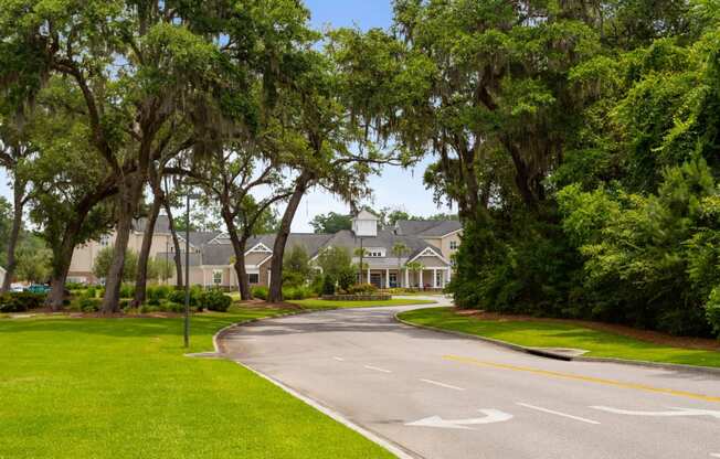 Outdoor garden at Abberly Pointe Apartment Homes, Beaufort, SC