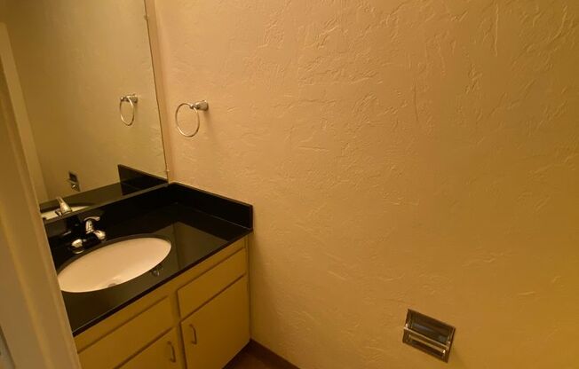 2 beds, 1.5 baths, 1,100 sqft, $1,697, Unit 0168