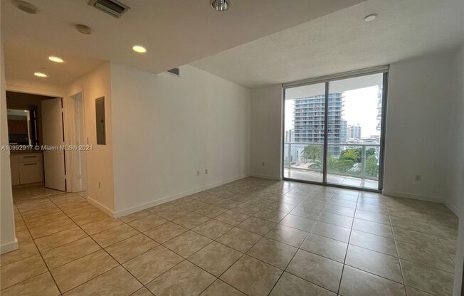 Luxury spacious 1-bedroom apartment with balcony & relaxing pool view in Brickell!