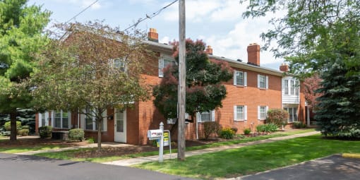 Oxford Court Apartments Exterior