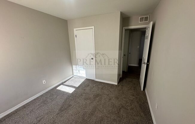 2 beds, 1 bath, $925, Unit 6111-B