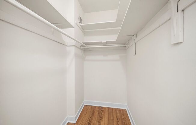 Studio, 1 bath, 325 sqft, $1,250, Unit 203