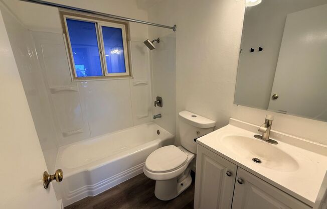 2 beds, 1 bath, 775 sqft, $2,045, Unit 205