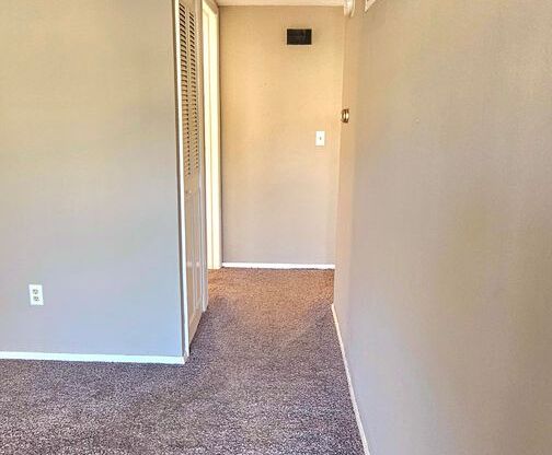 2 beds, 1 bath, 850 sqft, $800, Unit 2