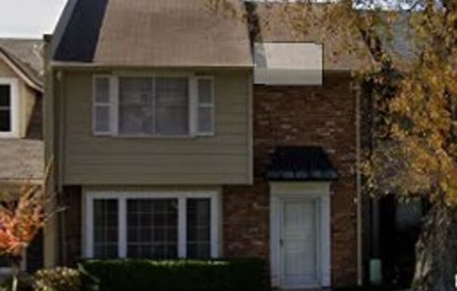 MOVE IN SPECIAL $250 OFF FIRST MONTH'S RENT. TOWN SOUTH ESTATES NICE TOWNHOUSE*3/2.5*