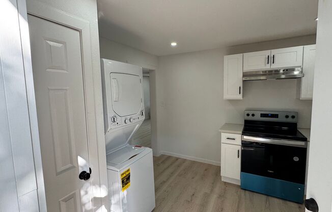 Studio, 1 bath, 365 sqft, $900, Unit Unit 6