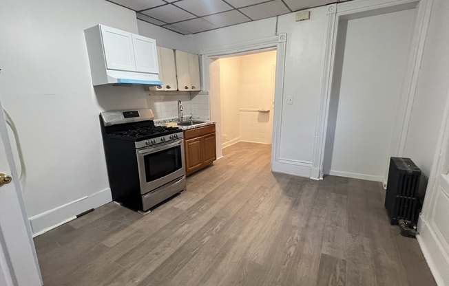 3 beds, 1 bath, $2,600, Unit 1