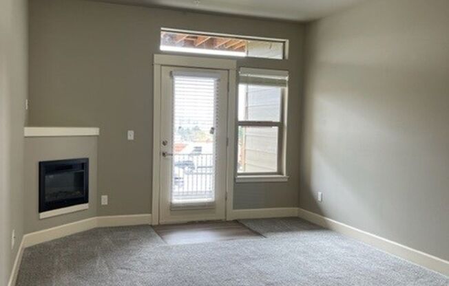 1 bed, 1 bath, 684 sqft, $1,525, Unit 105