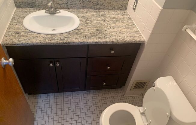2 beds, 1.5 baths, 910 sqft, $1,629, Unit 214